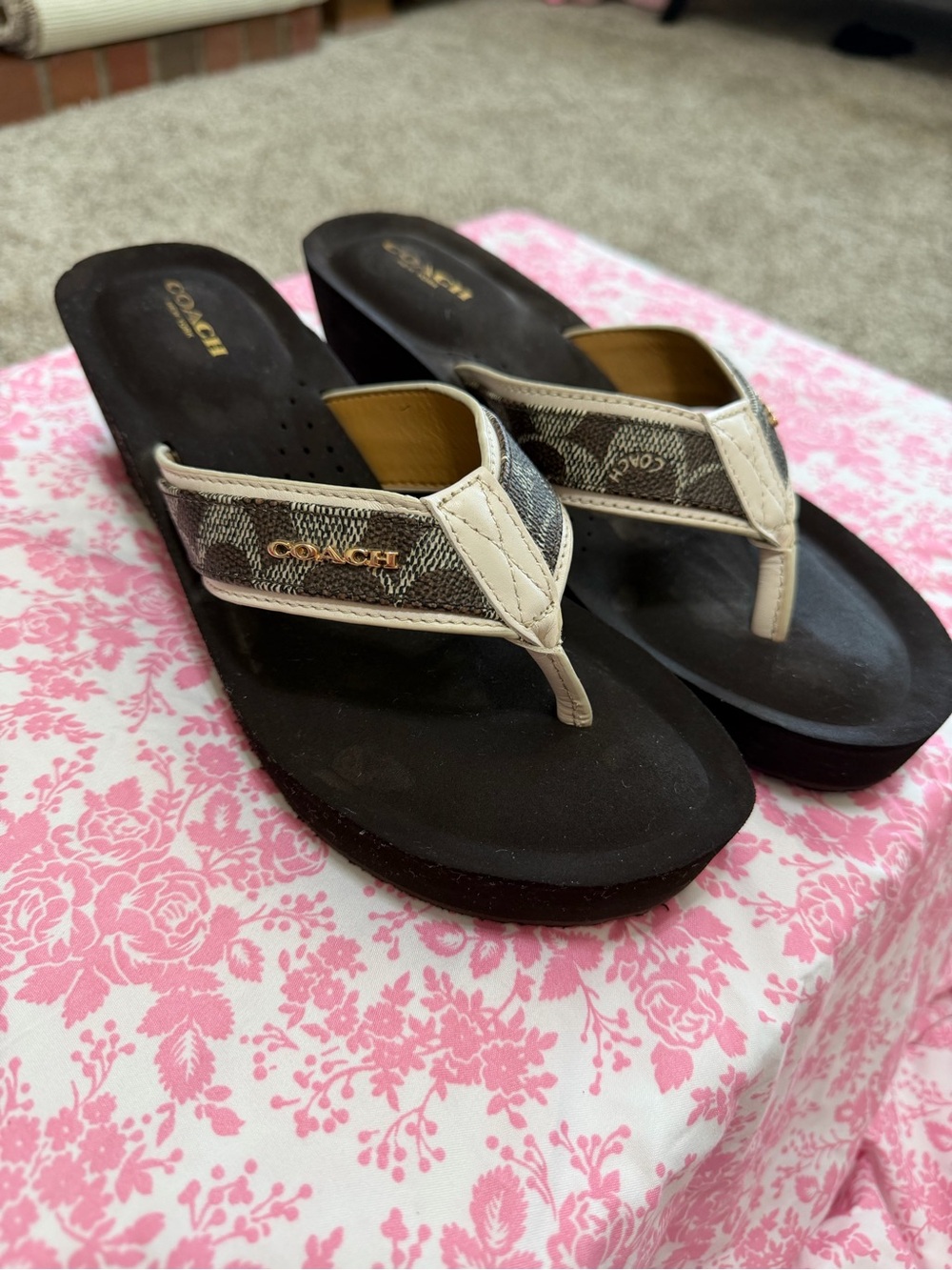 Coach Women's Signature Canvas Thong Sandals in Black and Cream